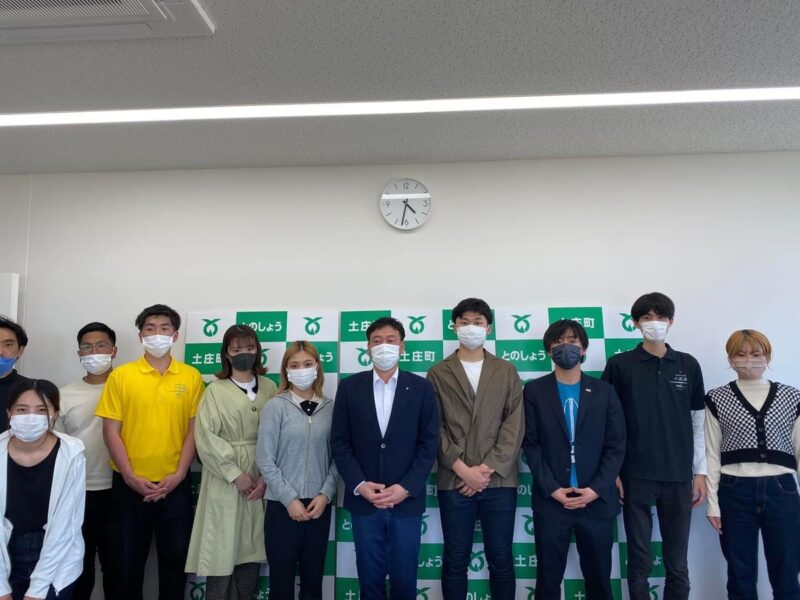 土庄町長　大学生とともに表敬訪問